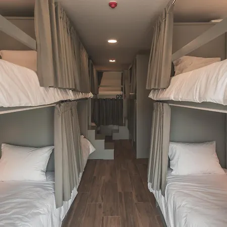 Paredes Surf House Hostel