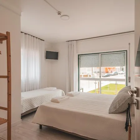 Paredes Surf House *