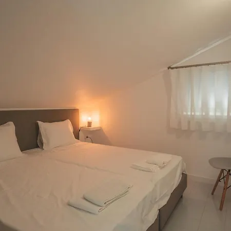 Paredes Surf House * Pataias