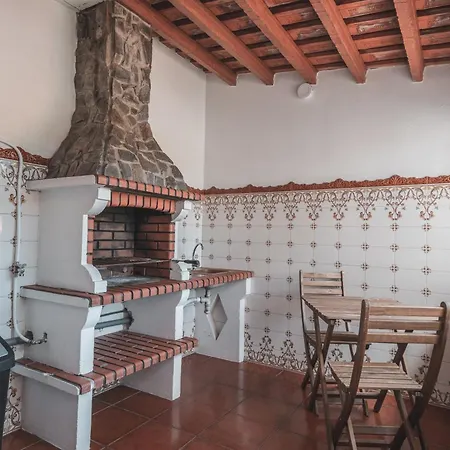 Paredes Surf House *